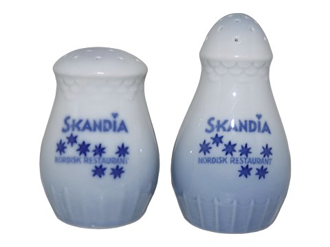 Blue Tone
Salt and pepper shaker with logo from Skandia Nordisk Restaurant