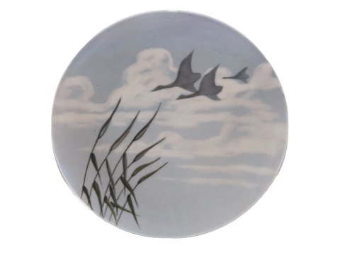 Royal Copenhagen 
Art Nouveau platte med flyvende svaner