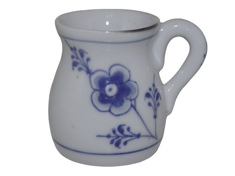 Blue Fluted Plain
Extra small creamer