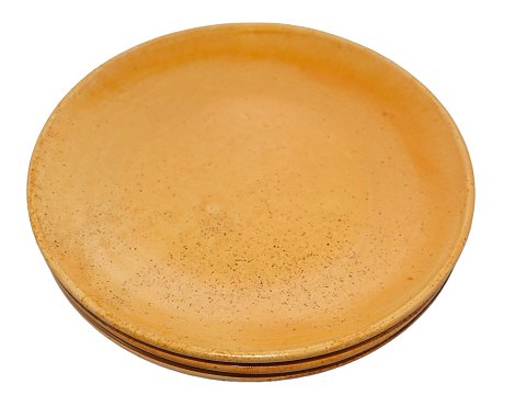 Kähler art pottery
Large yellow side plate 18.5 cm.