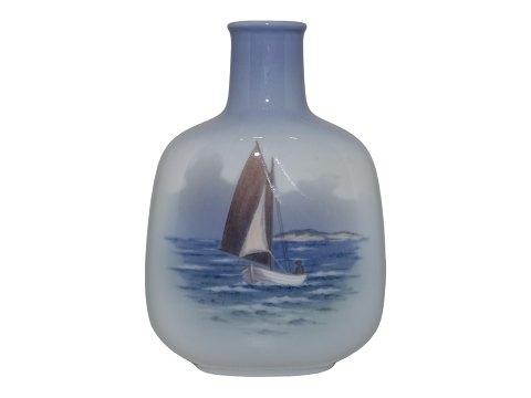 Royal Copenhagen
Vase with sailboat