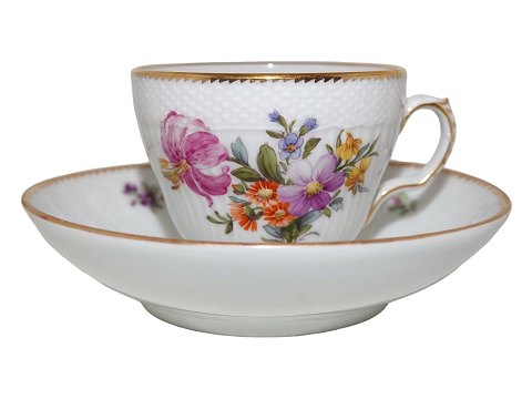 Full Saxon Flower
Small coffee cup with deep saucer #1549