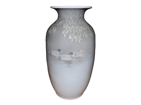 Royal Copenhagen
Unique, large Art Nouveau vase with ducks by Vilhelm Th. Fischer from 1927