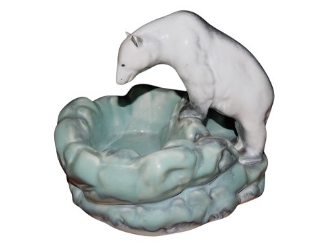 Ditmar Urbach Czechoslovakia
Polar bear on bowl