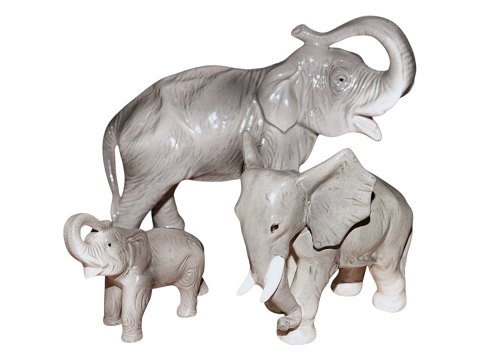 Three elephant figurines from around 1960-1970
