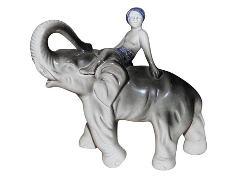 Large elephant figurine with Mahout from around 1960-1970

