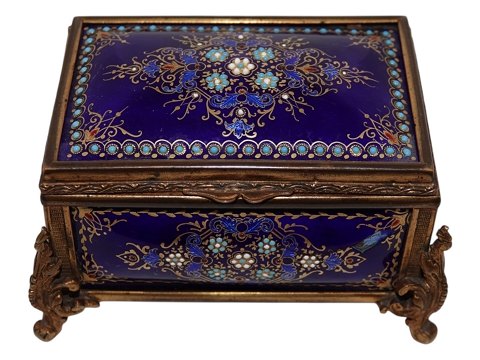 Tahan Frankrig
Smykkeskrin i forgyldt bronze med mørkeblå Sevres emalje fra ca. 1880