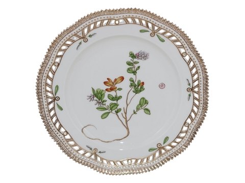 Flora Danica
Frokosttallerken med gennembrudt kant 23 cm. #3554