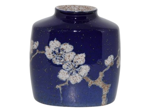 Royal Copenhagen 
Unik mørkeblå vase i Tenera stil