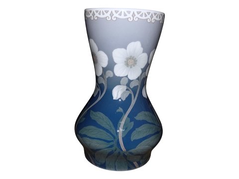 Royal Copenhagen 
Stor og unika vase med anemoner af Stephan Ussing fra 1908