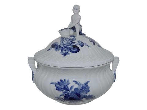 Blå Blomst Svejfet
Tidlig rund suppeterrin med putto med blomsterkurv fra 1779-1814