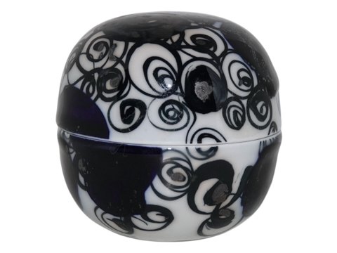 Royal Copenhagen kunstporcelæn
Lille lågkrukke af Ivan Weiss