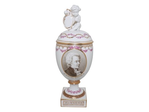 Royal Copenhagen
Putto lågvase med Mozart med lyserød dekoration