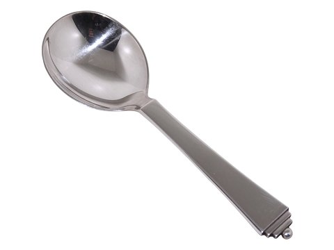 Georg Jensen Pyramid sterling silver
Small serving spoon 13.8 cm.