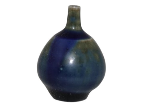 Höganäs Sweden art pottery
Miniature vase by John Andersson