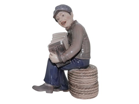 Large Dahl Jensen figurine
Accordion player