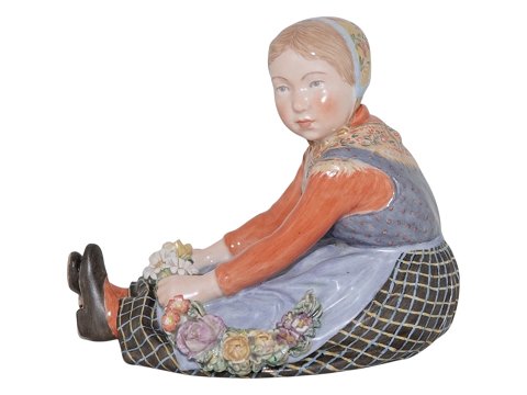 Royal Copenhagen overglasur figur
Pige i egnsdragt fra Jylland