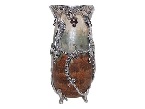 Royal Copenhagen keramik
Stor Patrick Nordstrøm vase med ekstravagant sølvmontering