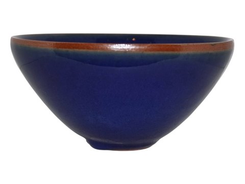 Royal Copenhagen keramikUnika skål med lavendelblå glasur af Nils Thorsson