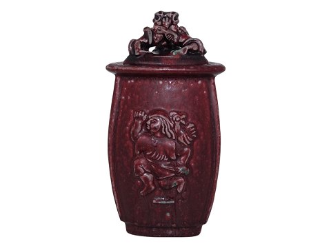 Royal Copenhagen keramik af Bode WillumsenTrekantet vase med låg rød okseblodsglasur