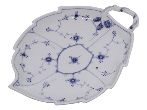 Blue Fluted PlainLarge cake dish from around 1830