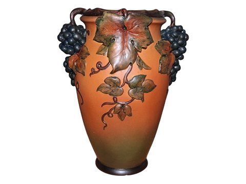 Ipsen keramikStor pragtvase med vindrueklaser