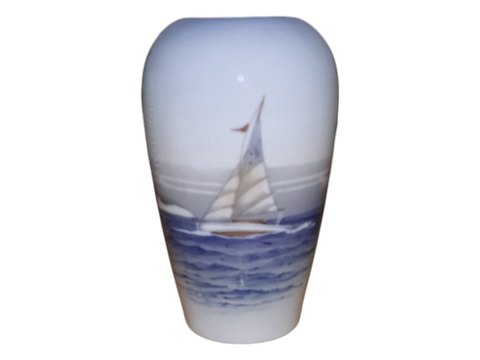 Lyngby porcelænVase med sejlbåd