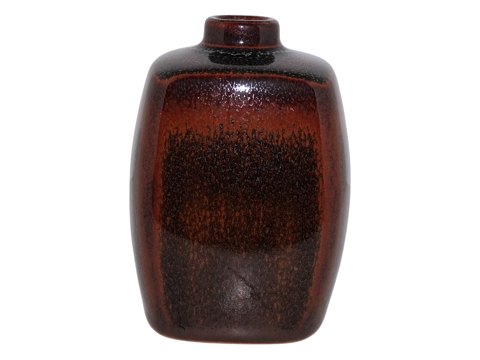 Royal Copenhagen keramikLille brun vase af Nils Thorsson