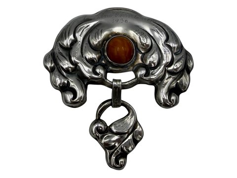 Dansk sølvStor Art Nouveau broche med rav fra ca. 1900-1910