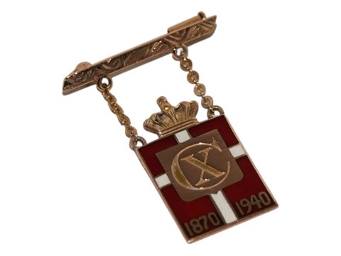 Georg JensenKongemærke broche i 14 karat guld med skravreret bjælke 1870-1940
