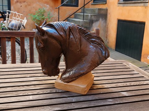 Huge Bing & Grondahl stoneware figurineHorse hear