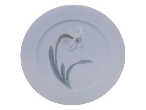 Royal CopenhagenArt Nouveau luncheon plate with white cyclamen 21.5 cm.