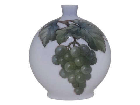 Royal CopenhagenArt Nouveau vase med grønne vindruer fra 1898-1923