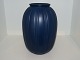 Ipsen keramik
Mørkeblå vase med riller