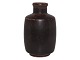 SaxboLille vase med brun glasur