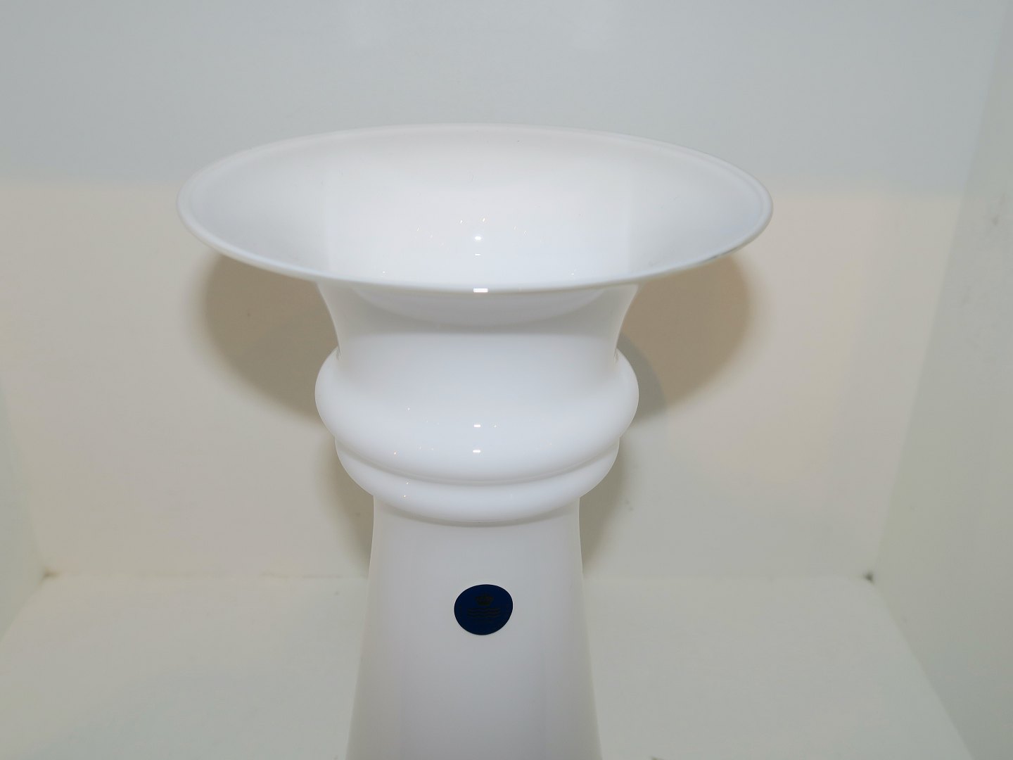 Antik K Royal Copenhagen Holmegaard Harmony Stor Vase I Hvidt Op antik-k-royal-copenhagen-holmegaard-harmony-stor-vase-i-hvidt-op
